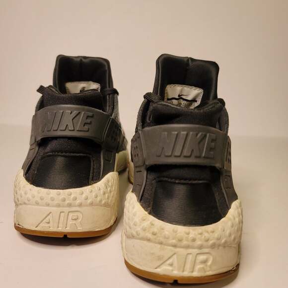 Athletic_Shoes